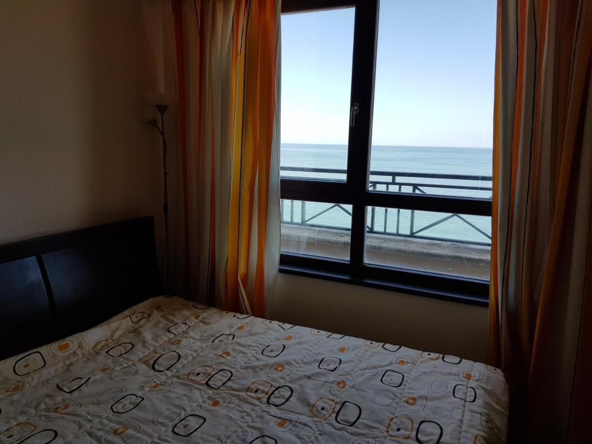 Golden Sands Rentals Apartments Exteriör bild
